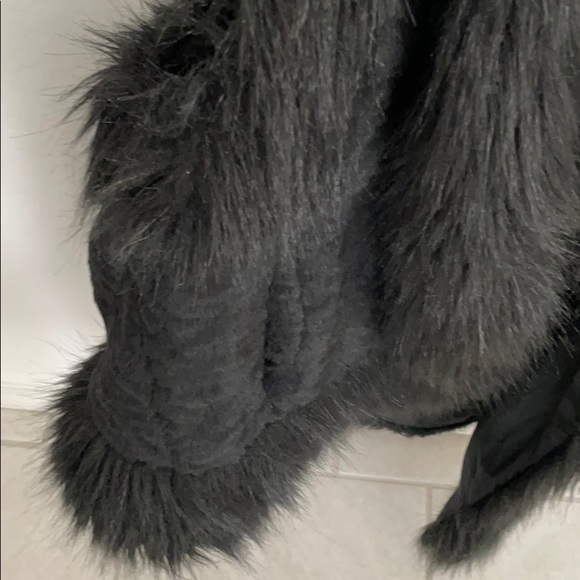 LOFT Black Faux Fur Vest - Picture 5 of 9